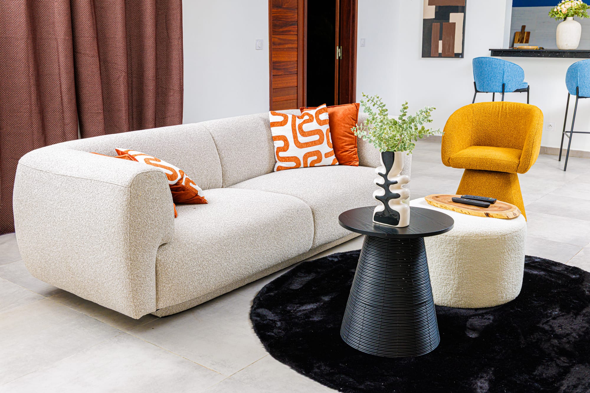 Le salon et ses fauteuils bleus